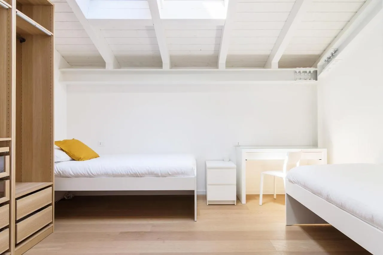White Navigli Apartment Milan