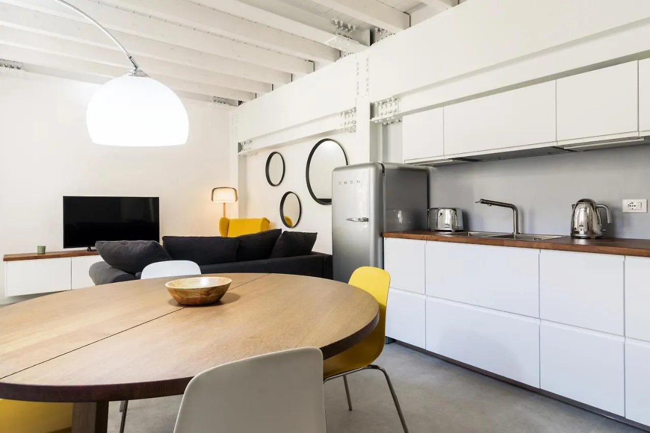 White Navigli Apartment Milan