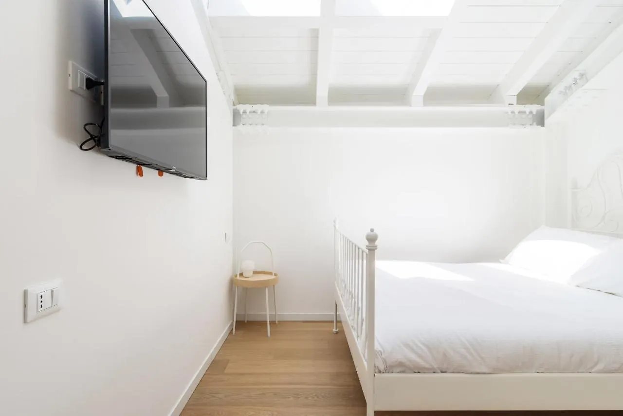 White Navigli Apartment Milan Italy