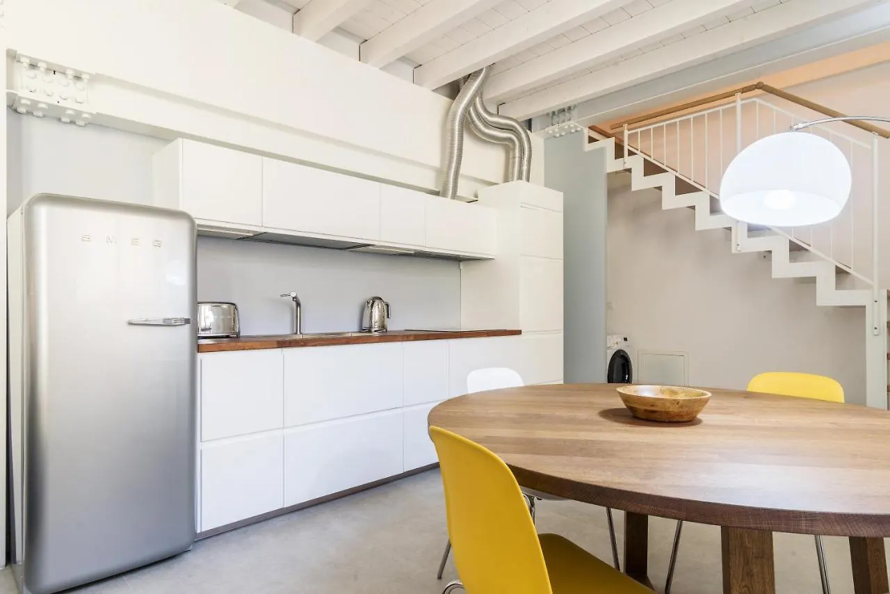 White Navigli Apartment Milan